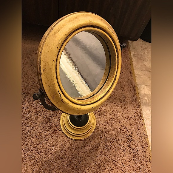 Bathroom mirror, there is a signature of the maker on the bottom!! FIRST COME!! - Picture 1 of 4
